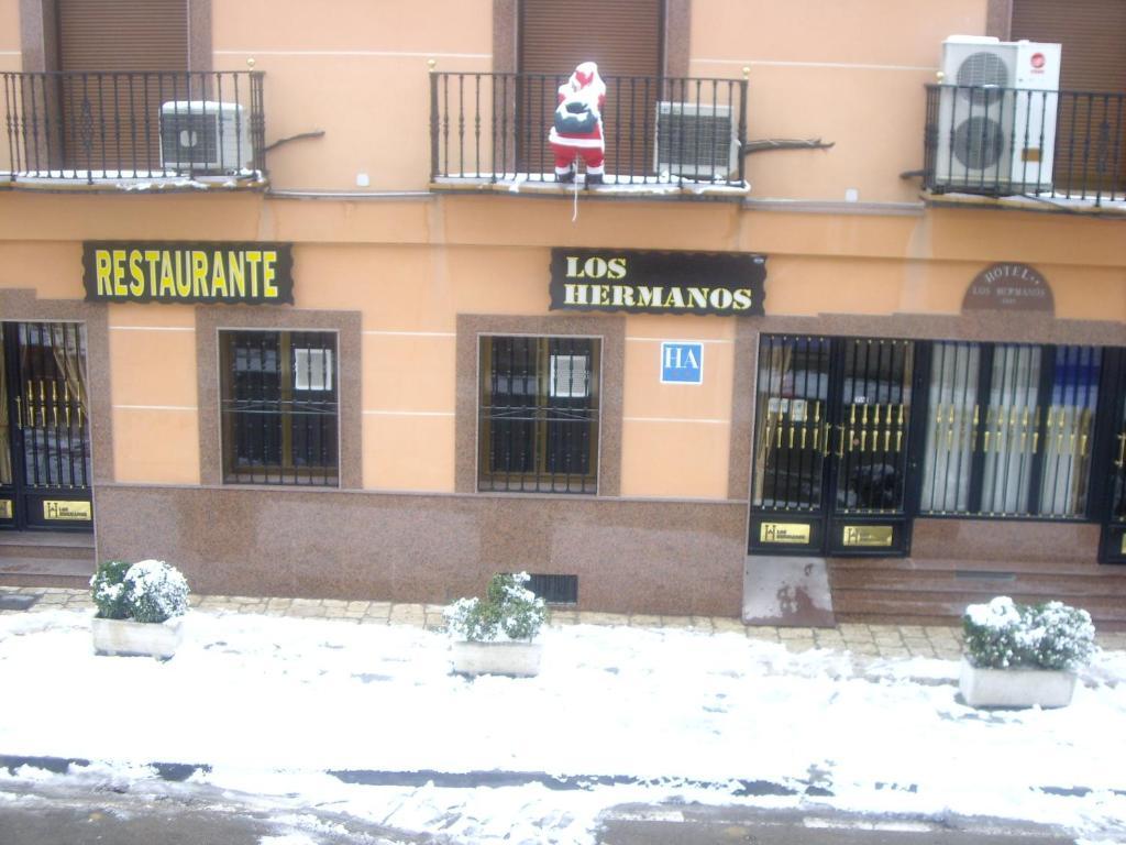 Hotel Los Hermanos Оканья Екстер'єр фото