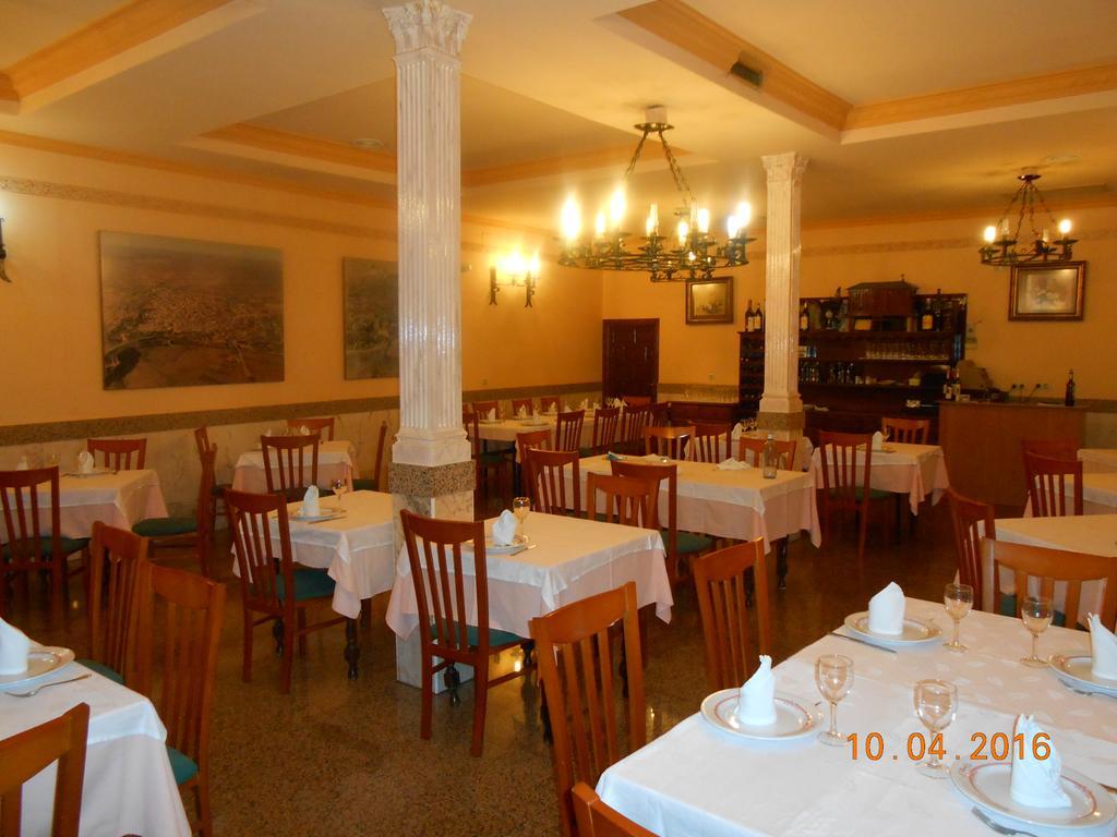 Hotel Los Hermanos Оканья Екстер'єр фото