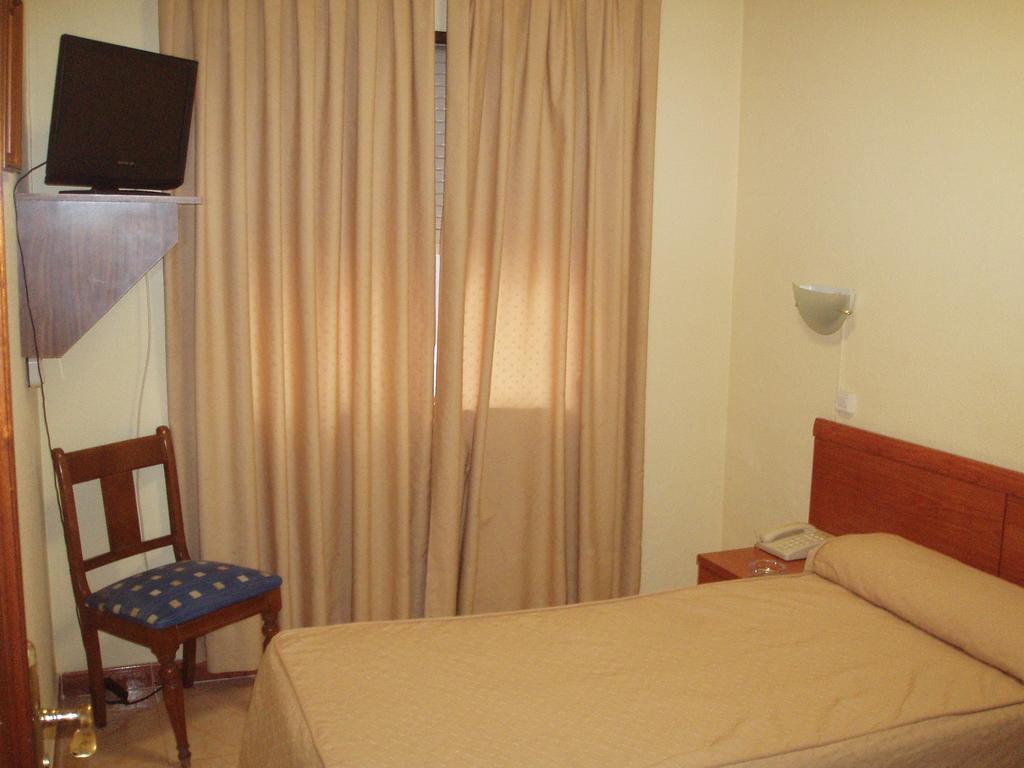 Hotel Los Hermanos Оканья Екстер'єр фото